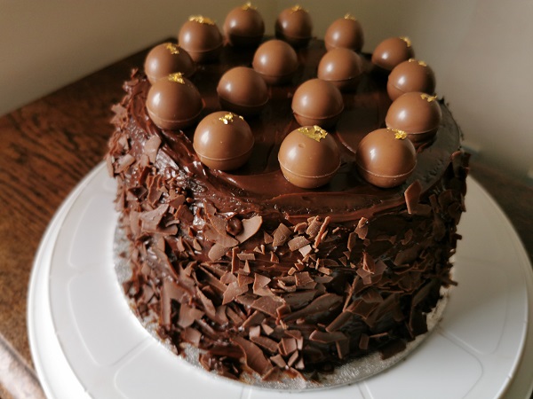 Bakebox - Chocolate Truffle Cake Finished 2