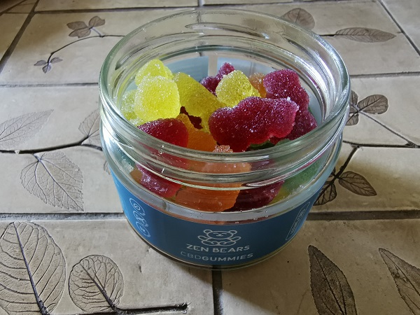 Zenbears CBD gummies - open jar