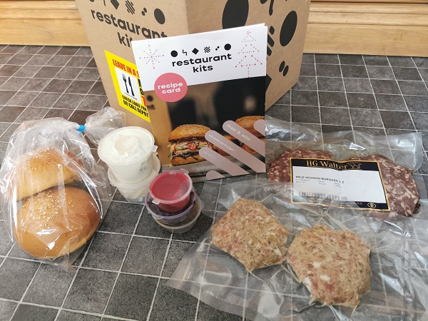 Restaurant Kits Festive Burger Kit - Unboxing 1