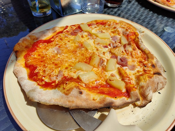 The George at Backwell - Ham and Caramelised Pineapple Pizza