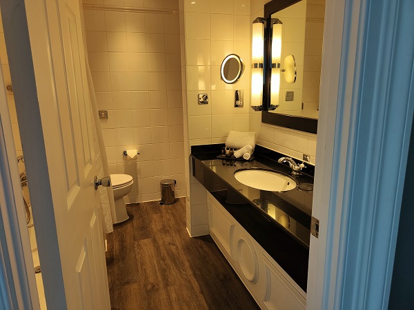 The Grand Hotel Brighton - Deluxe Seaview Room Bathroom