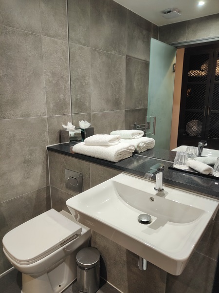 Easthampstead Park Hotel - Hepburn House Bathroom 2