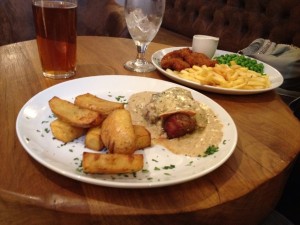 Warwick Arms, Clutton: Review