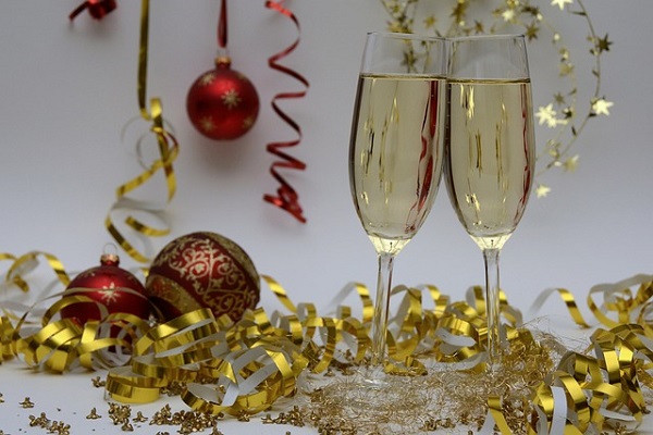 How to organise the perfect Christmas drinks party